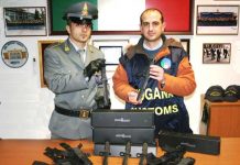 Baionette contraffatte sequestrate dalla Gdf
