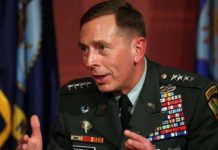 Petraeus lascia il comando della Nato in Afghanistan
