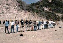 Difendersi con la pistola e a mani nude