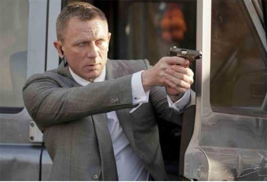 james-bond-salva-le-armi-per-uso-scenico_1