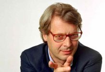 Vittorio Sgarbi presidente di Aiw