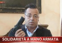 Buonanno esibisce la pistola in Tv