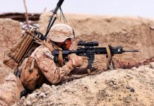 I Marines cercano un nuovo fucile