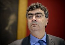Una legge che abolirà la storia?