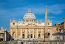 In Italia si “sperimenta”, ma in Vaticano c’è già