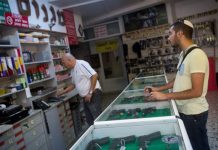 Israele: i cittadini armati combattono il terrorismo