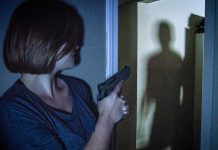 È legale tenere l’arma carica a casa?