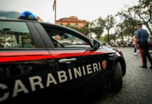 Uccide per difendere il collega, carabiniere indagato. Ed è polemica