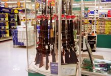 Walmart toglie le armi dai negozi… ma poi le rimette