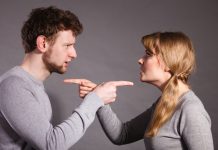 La separazione tra coniugi diventa consensuale: illegittimo il ritiro delle armi