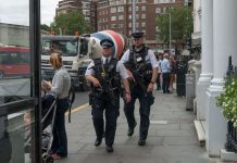 Londra: i poliziotti fanno lo “sciopero delle armi”