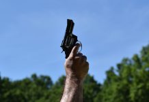 Sparare in aria “a scopo intimidatorio”: una follia da non fare!