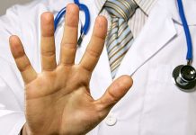 Ennesima aggressione ai medici: “chiederemo il porto d’armi”