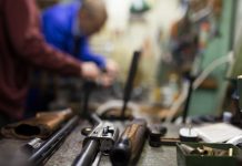 Portare a riparare un’arma: come funziona?