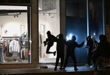Devastazioni in Francia: i negozianti si “armano”